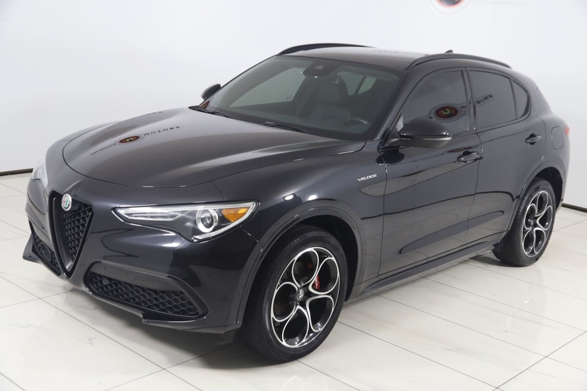 Used 2023 Alfa Romeo Stelvio Veloce AWD/4WD image 23
