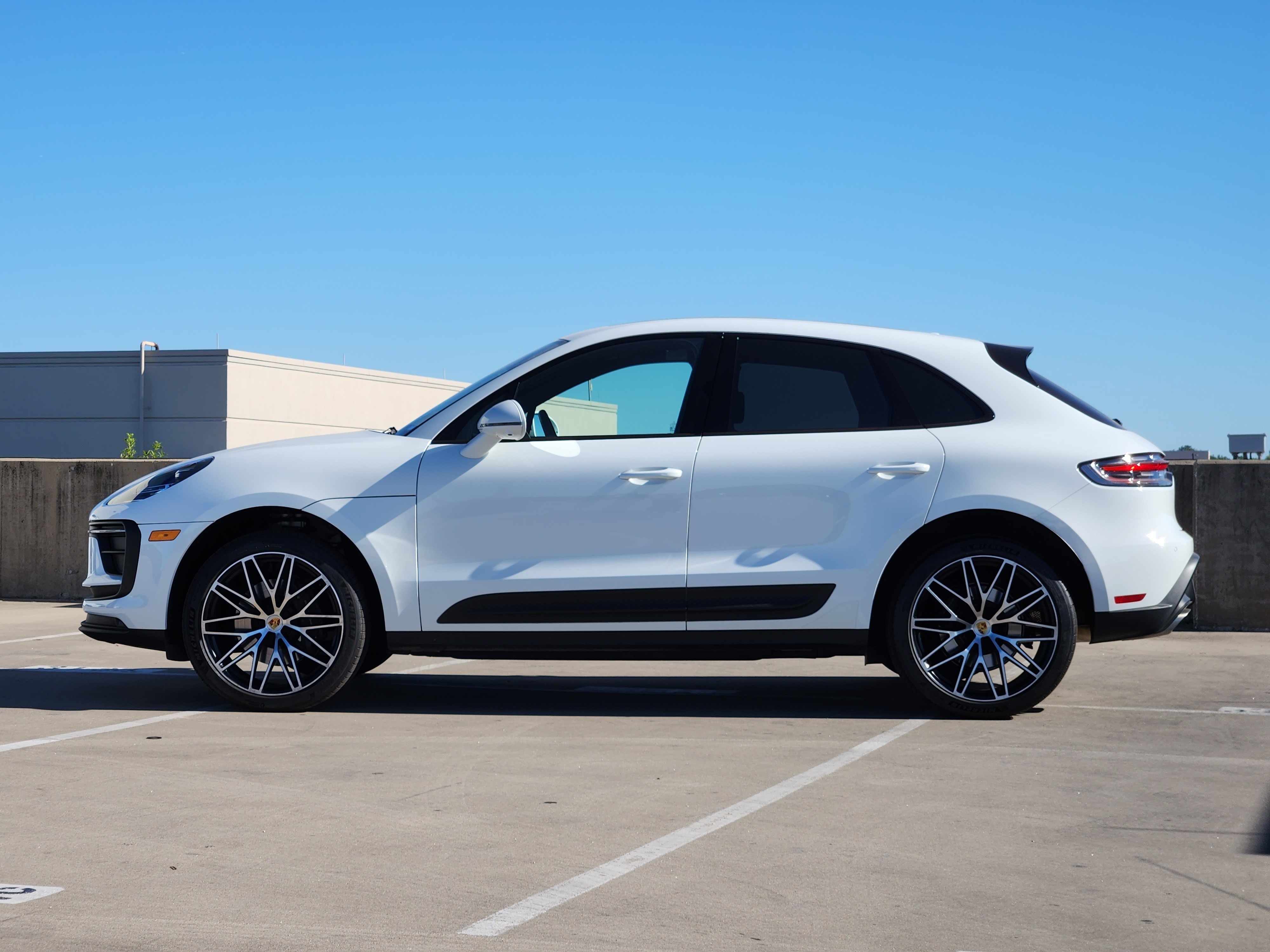 Certified 2026 Porsche Macan AWD/4WD image 2