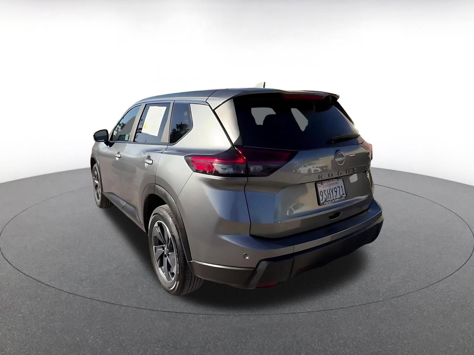 Used 2025 Nissan Rogue SV image 11