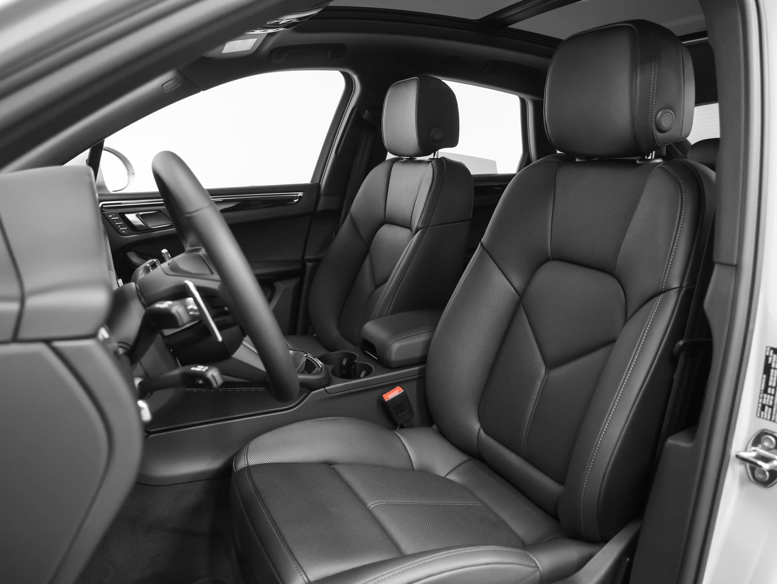 New 2026 Porsche Macan AWD/4WD image 5