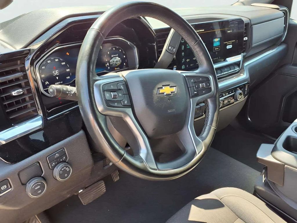 Used 2025 Chevrolet Silverado 1500 LT RWD image 32