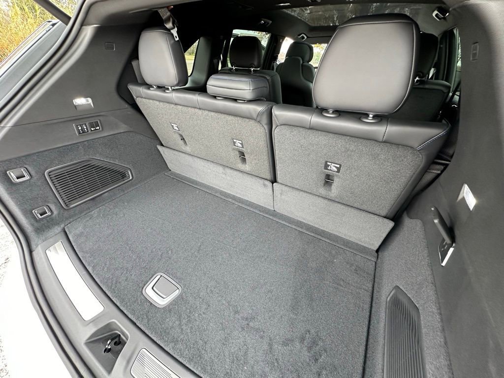 New 2025 Cadillac Escalade IQ Sport 1 w/ LPO, ONYX Package AWD/4WD image 13