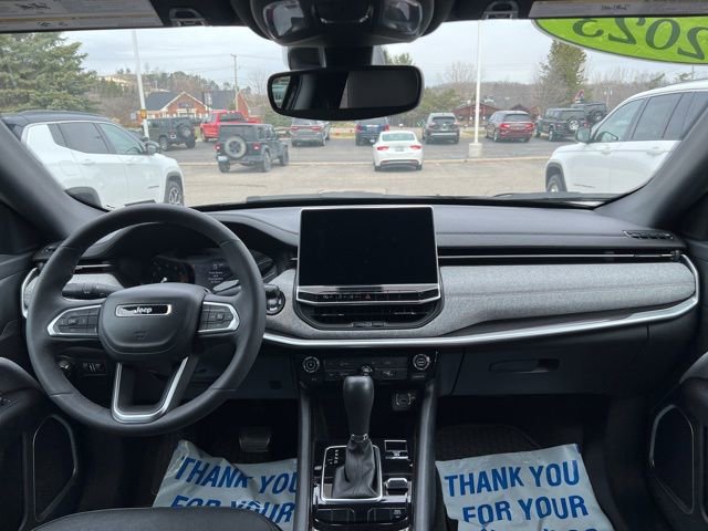 Used 2023 Jeep Compass Latitude image 15