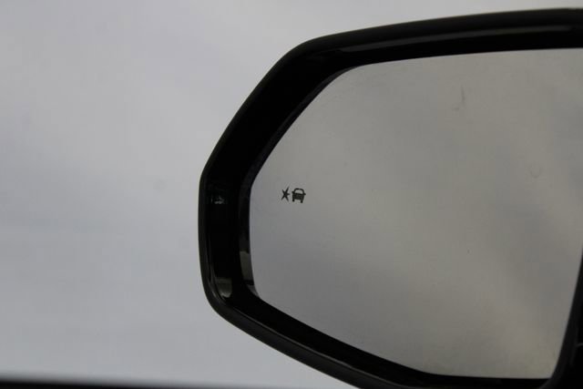 Certified 2023 Cadillac XT4 Luxury w/ Cold Weather Package image 20