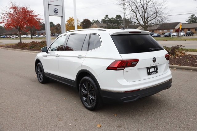 Used 2023 Volkswagen Tiguan SE w/ Panoramic Sunroof Package image 4