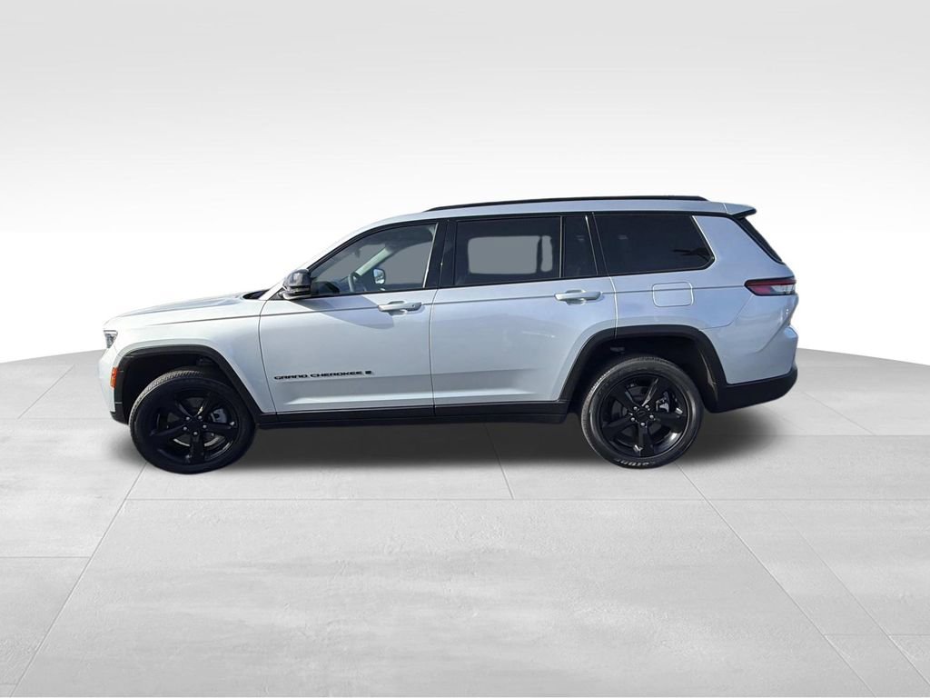 Used 2023 Jeep Grand Cherokee L Laredo image 6