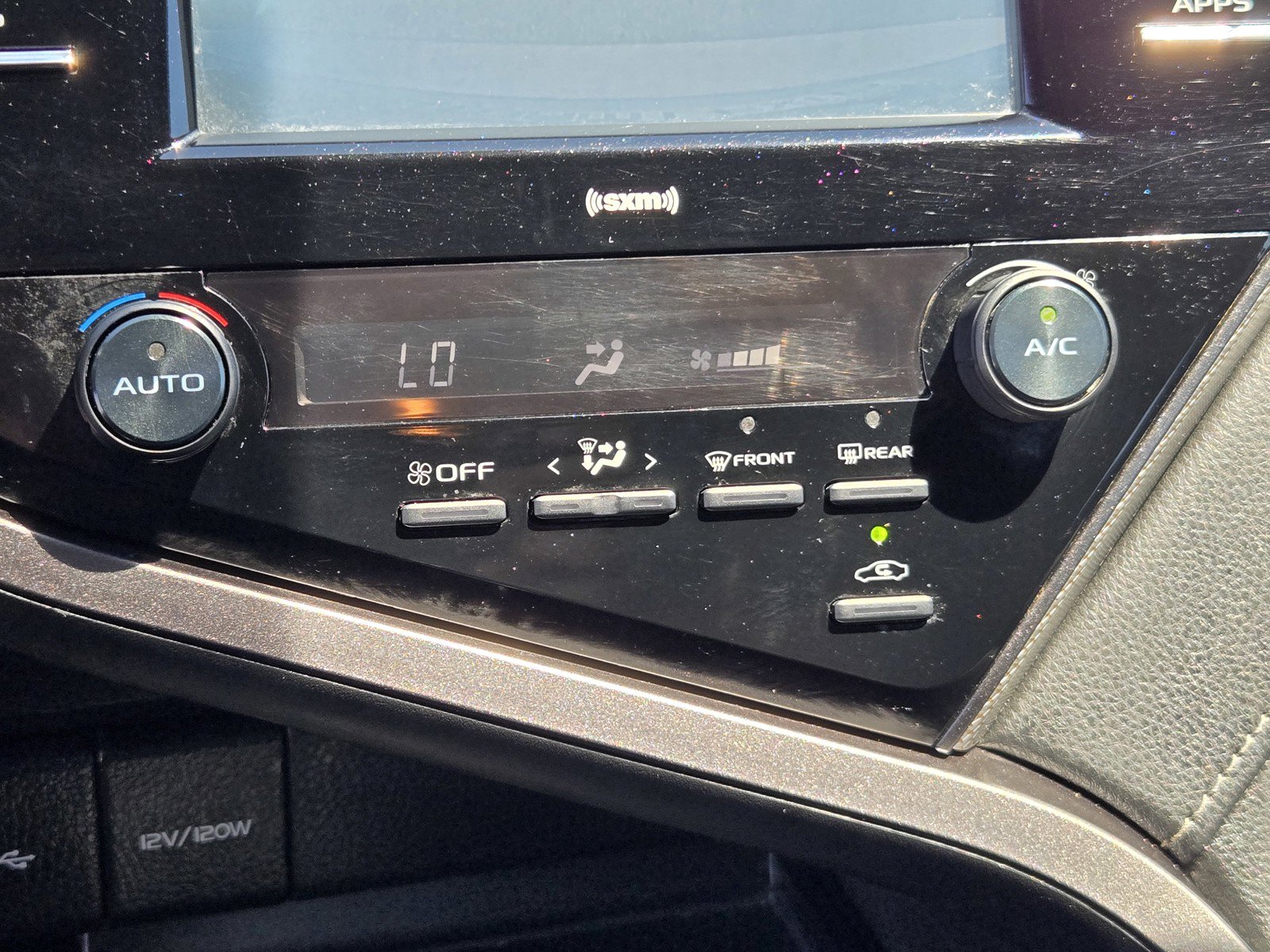 Used 2020 Toyota Camry SE FWD image 19