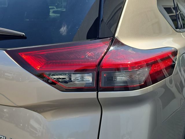 Used 2023 Nissan Rogue Platinum w/ Platinum Premium Package FWD image 8