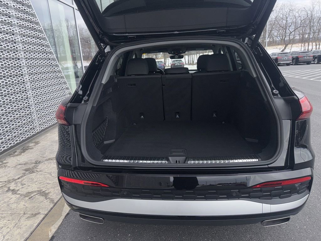 Used 2025 Audi Q5 Premium w/ Convenience Package image 18