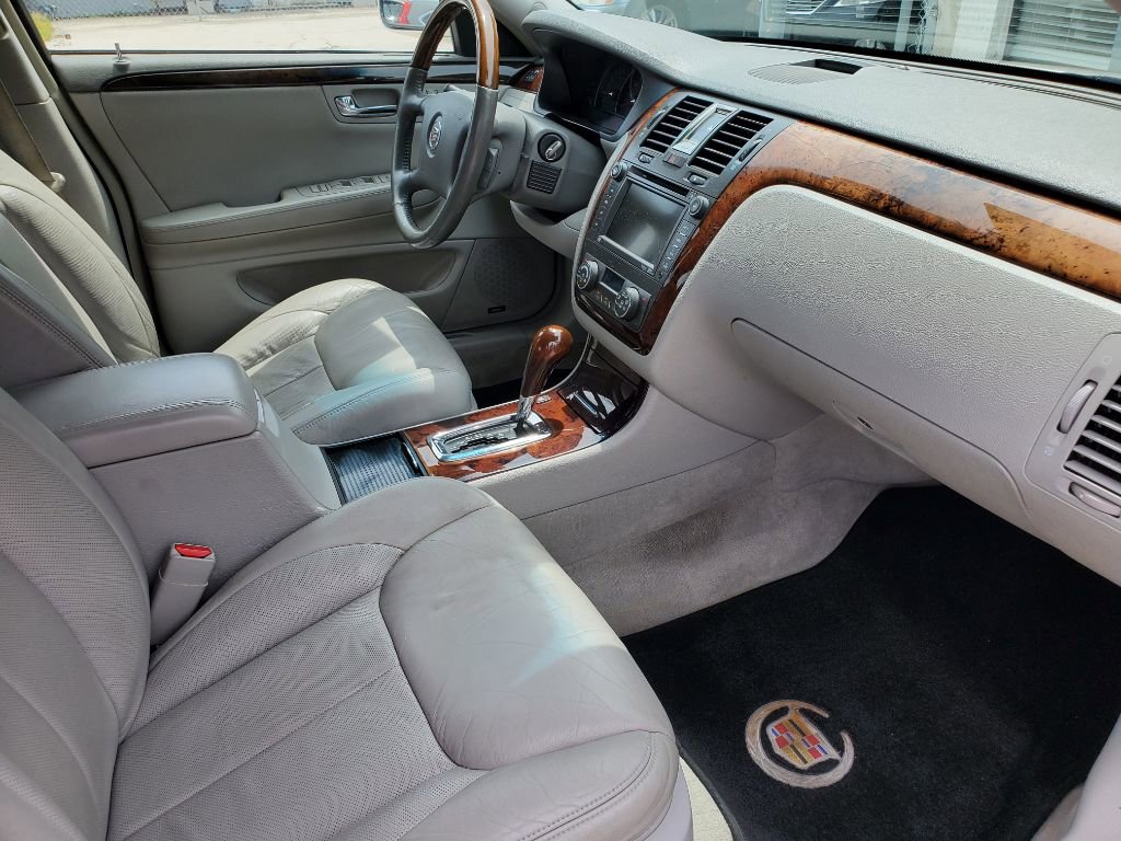 Used 2011 Cadillac DTS Premium FWD image 39