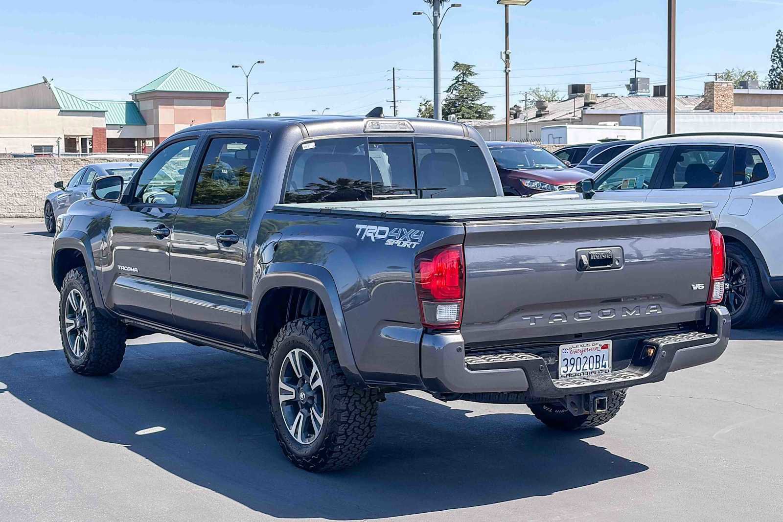 Used 2018 Toyota Tacoma TRD Sport w/ Technology Package image 2