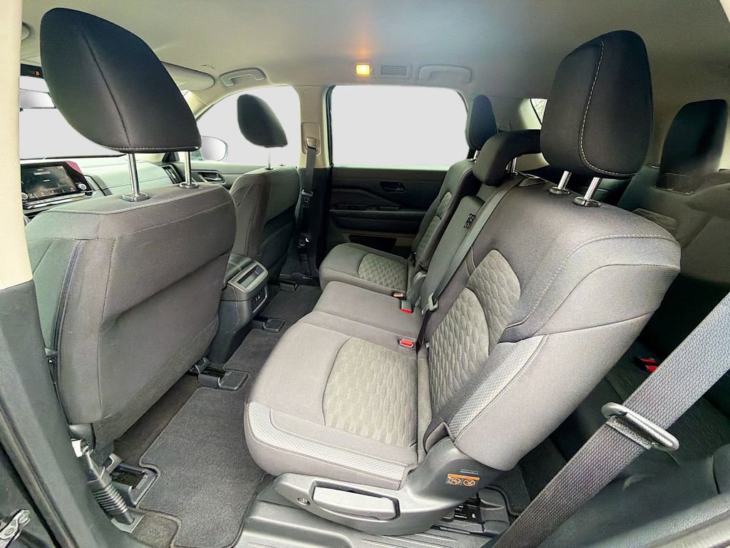 Used 2024 Nissan Pathfinder S image 21