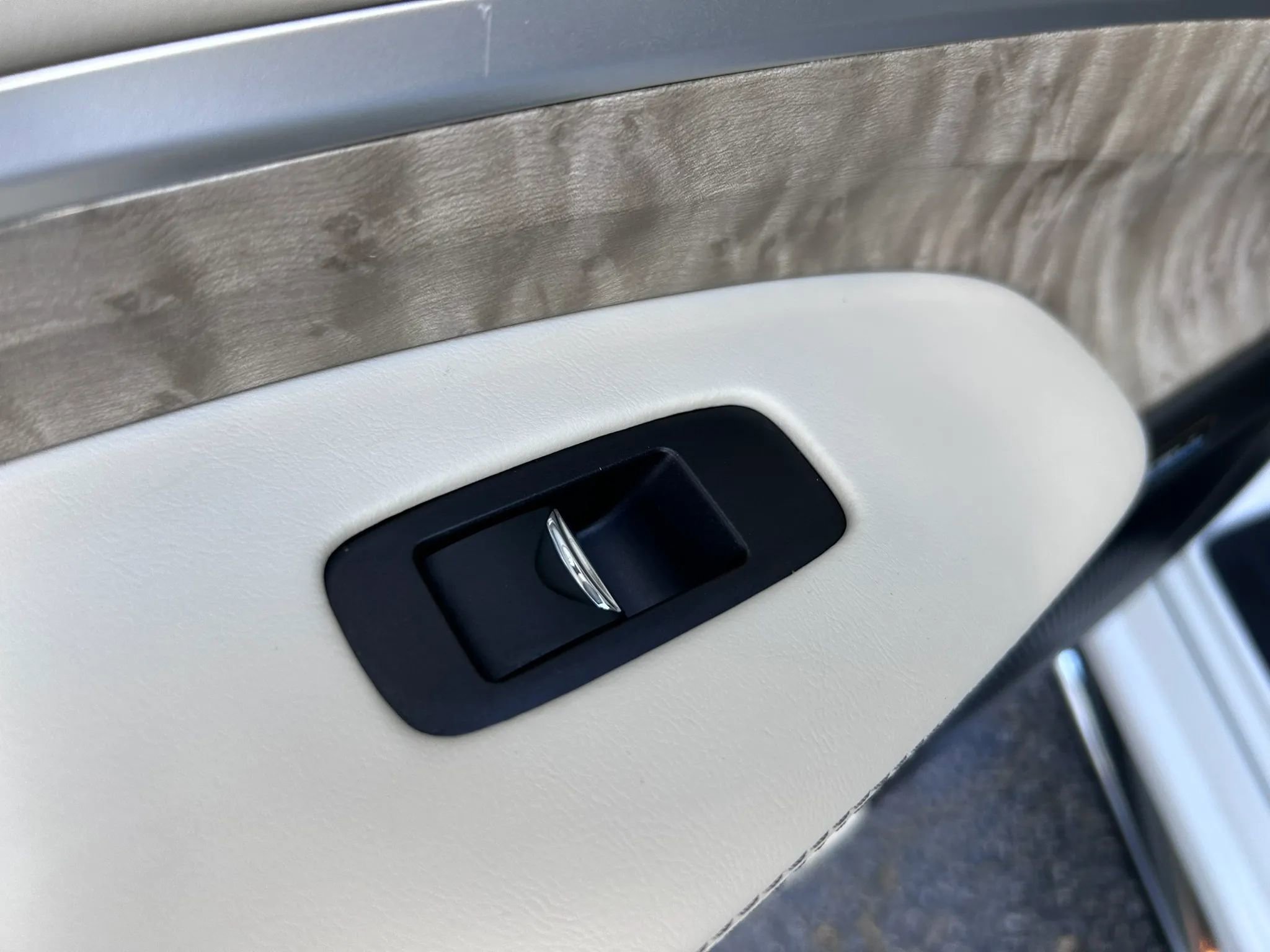 Used 2020 Acura RLX Sport Hybrid w/ Advance Pkg image 35