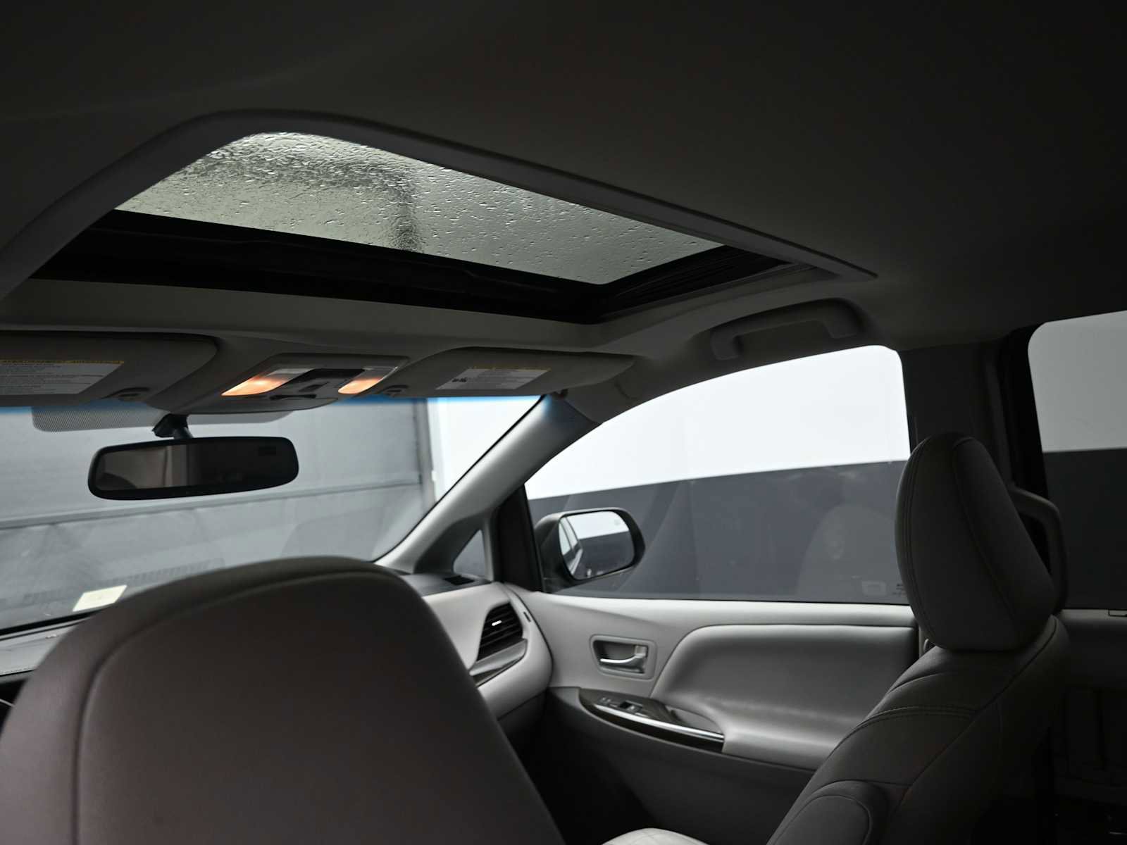 Used 2015 Toyota Sienna XLE image 13