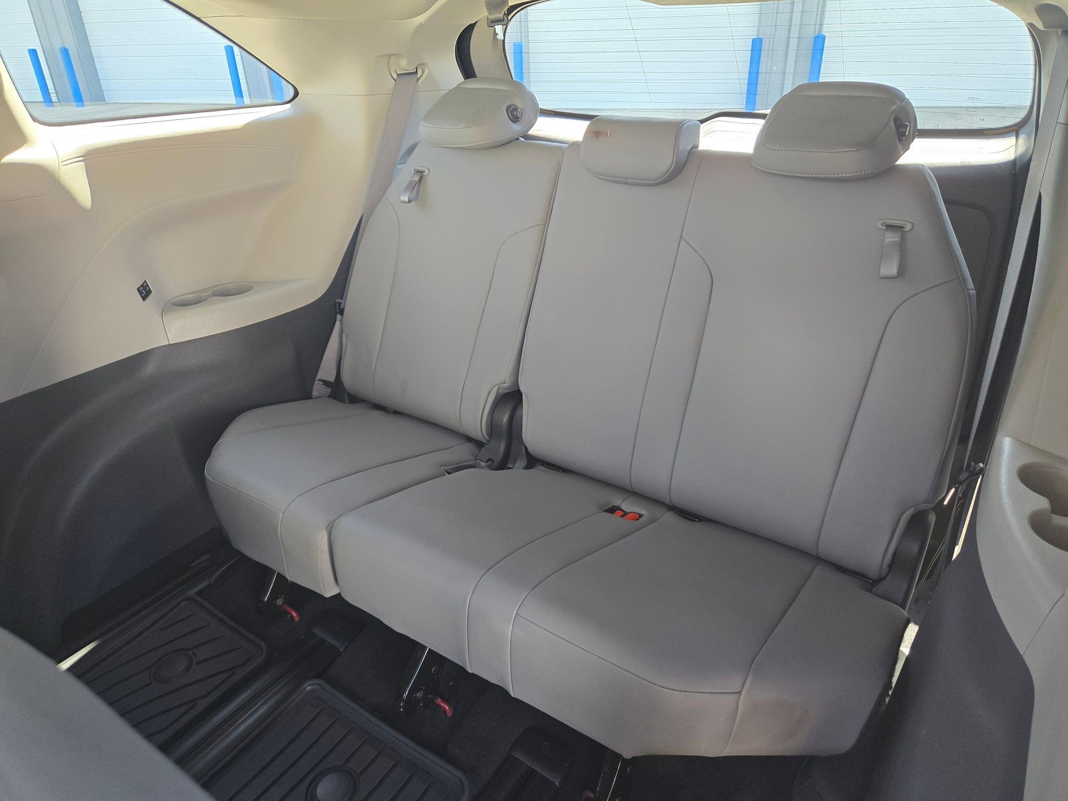 Used 2021 Toyota Sienna XLE AWD/4WD image 14