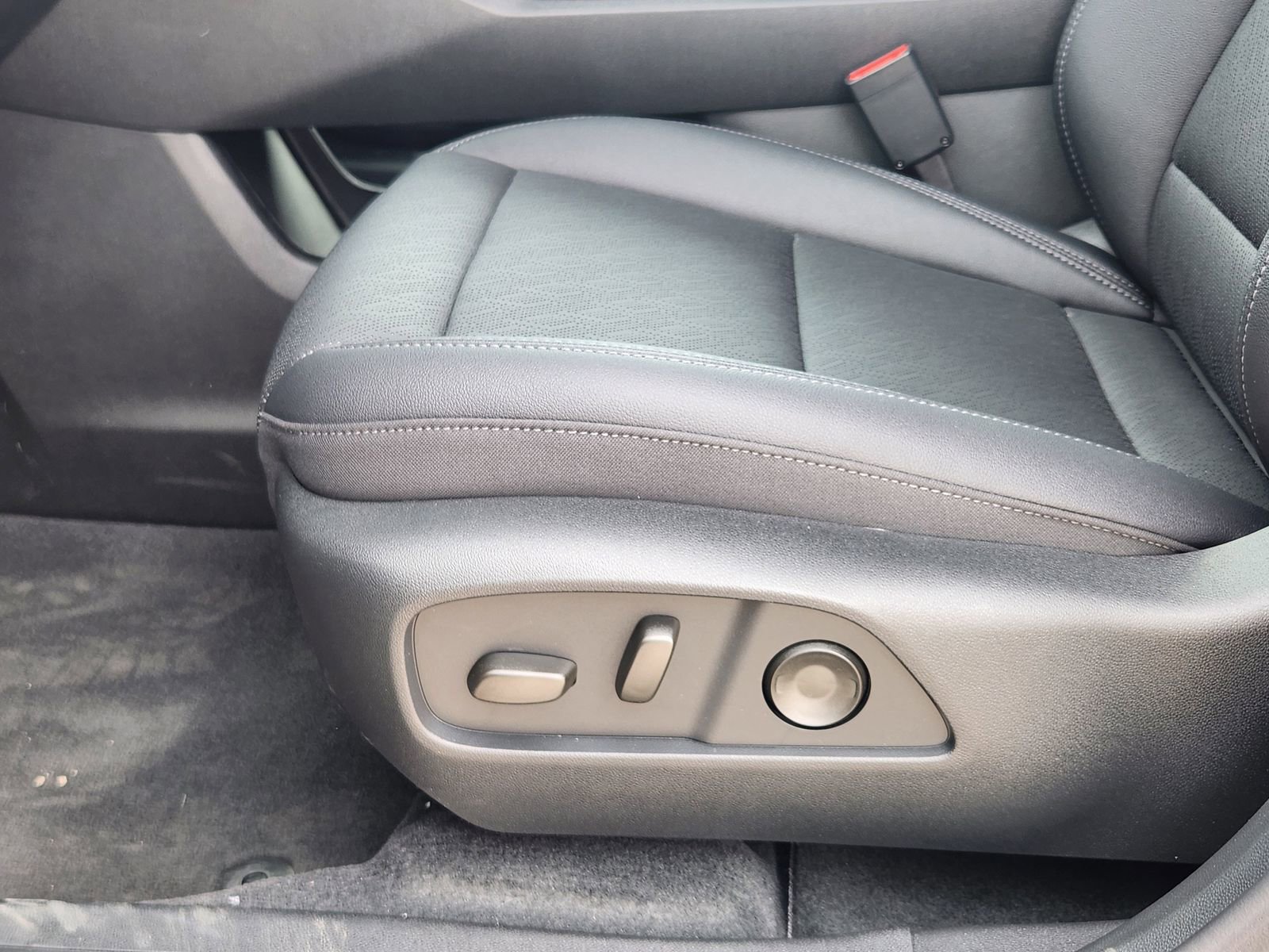 New 2026 Chevrolet Equinox LT w/ Convenience Package II image 21