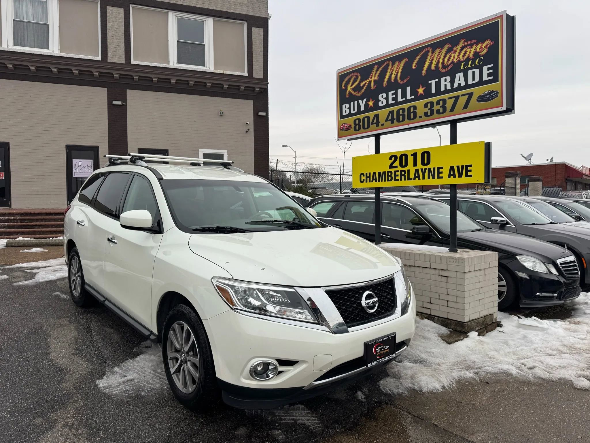 Used 2015 Nissan Pathfinder SV AWD/4WD image 1