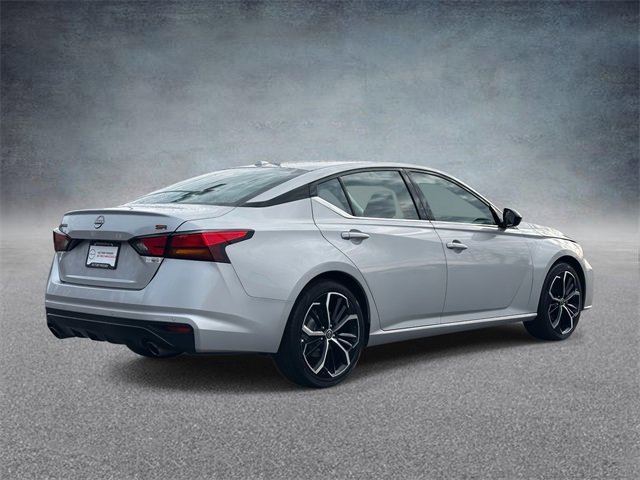 Used 2024 Nissan Altima 2.5 SR image 2