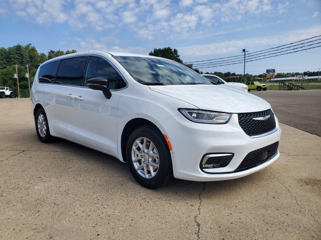New 2026 Chrysler Pacifica Select image 7