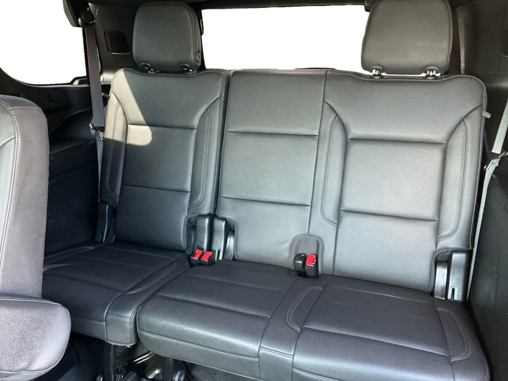 Used 2021 Chevrolet Tahoe Z71 w/ Luxury Package AWD/4WD image 21