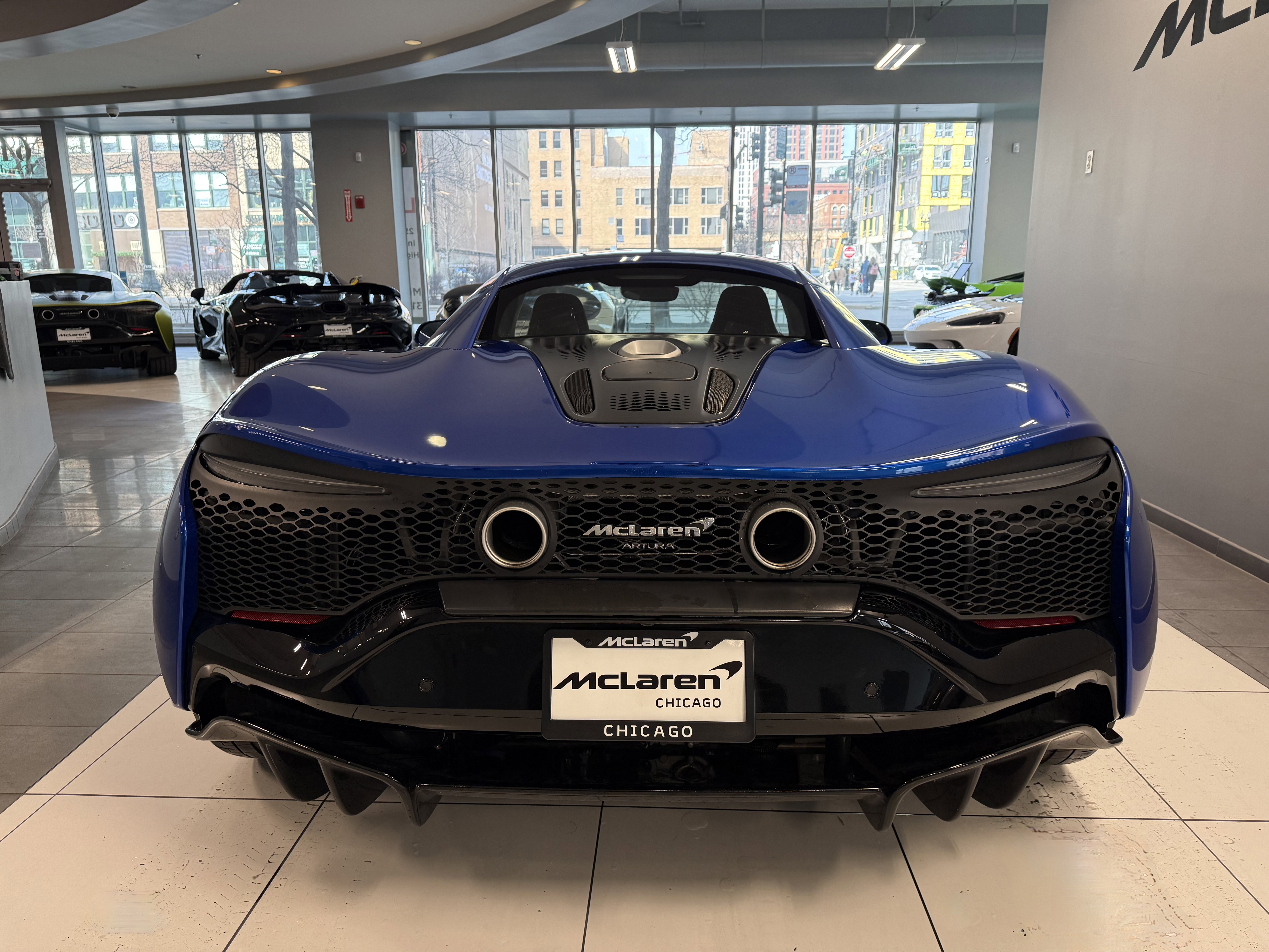 Used 2024 McLaren Artura image 3