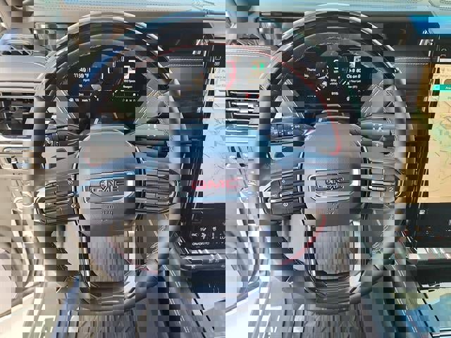 Used 2025 GMC Yukon AT4 Ultimate image 19