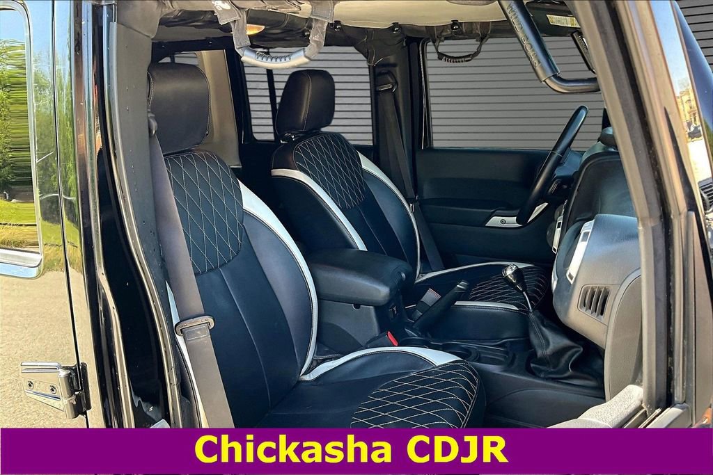 Used 2016 Jeep Wrangler Unlimited Rubicon w/ Connectivity Group image 26