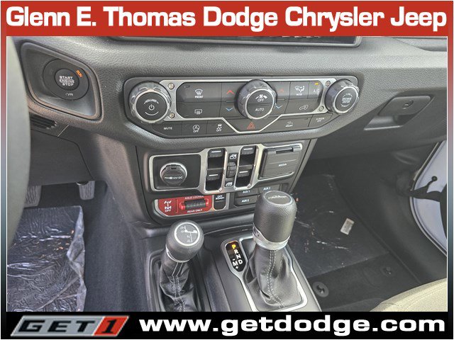 Certified 2025 Jeep Gladiator Willys image 18