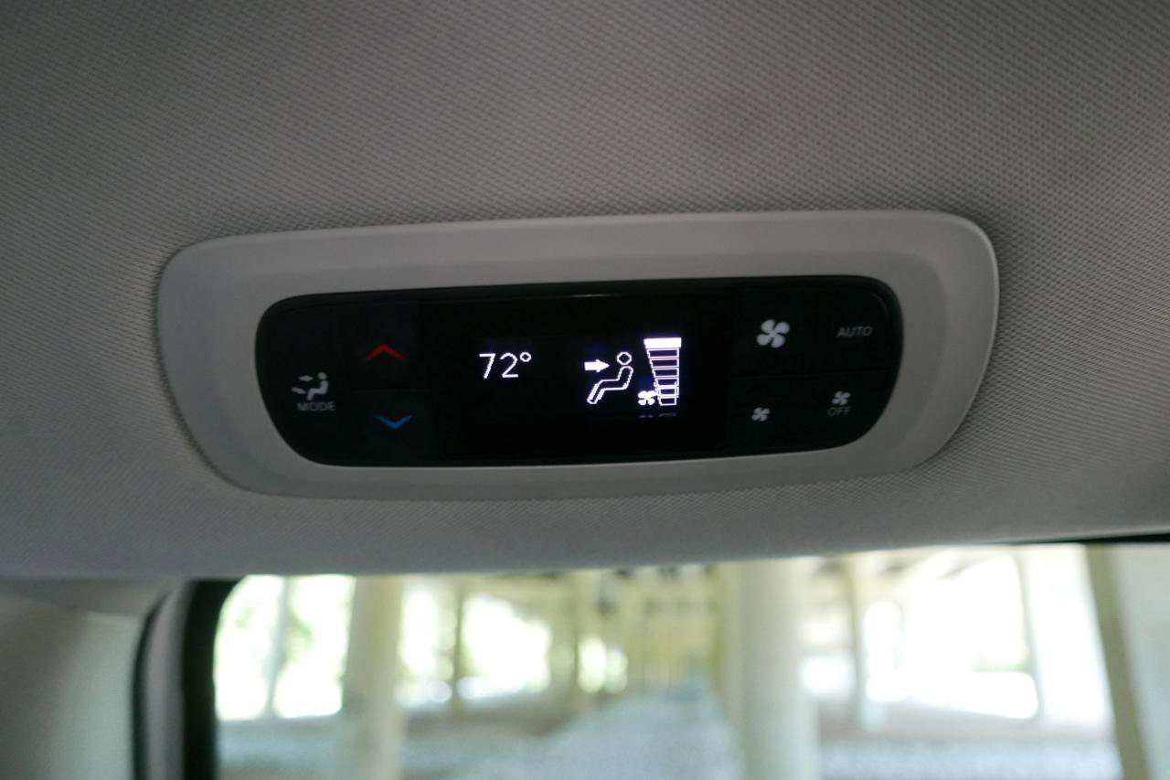 Used 2021 Chrysler Pacifica Touring-L FWD image 23