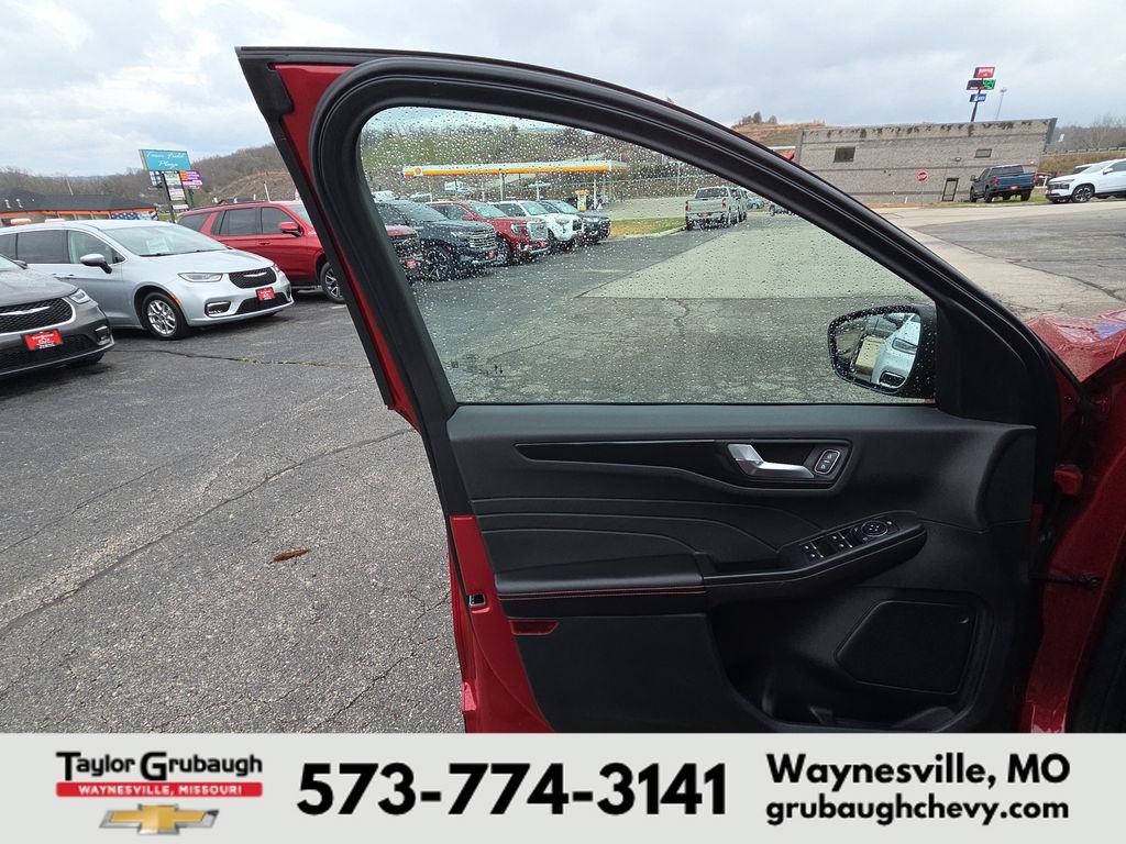 Used 2025 Ford Escape ST-Line Select AWD/4WD image 12