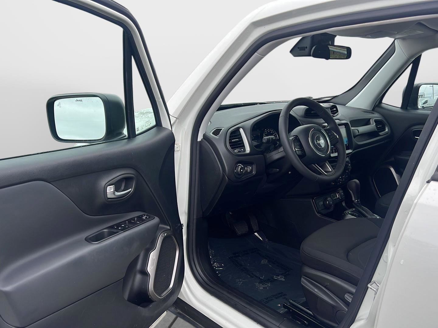Used 2022 Jeep Renegade Latitude AWD/4WD image 14