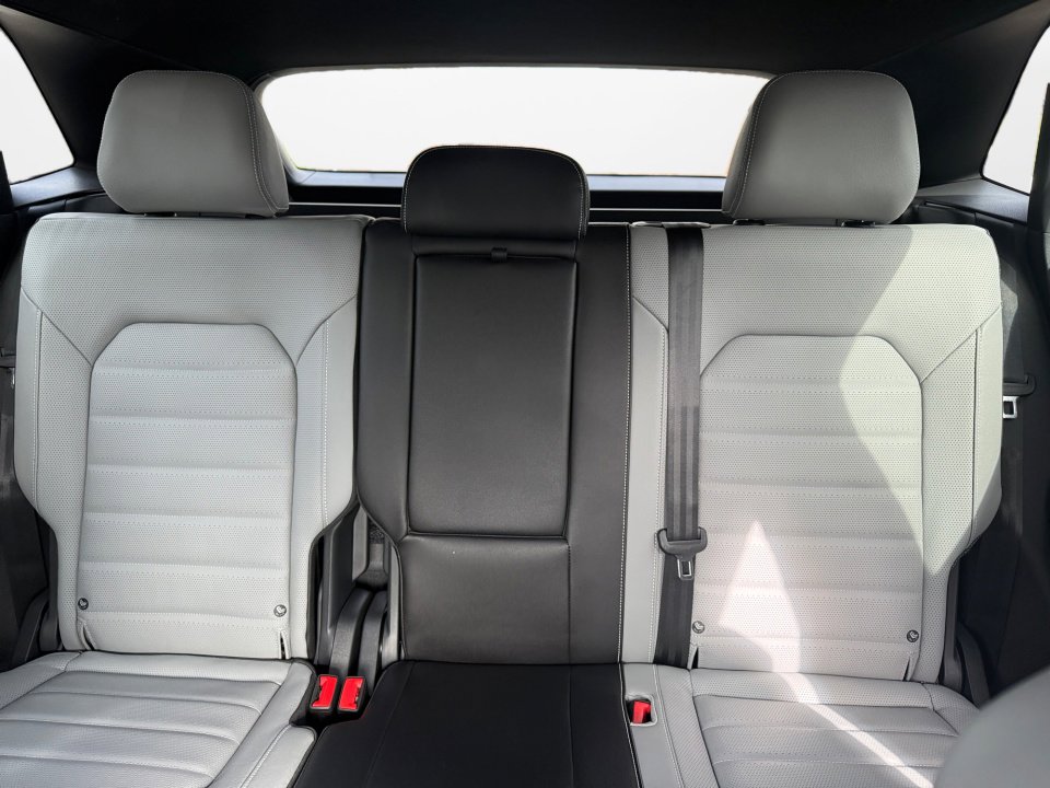 New 2026 Volkswagen Atlas Cross Sport SEL R-Line image 12