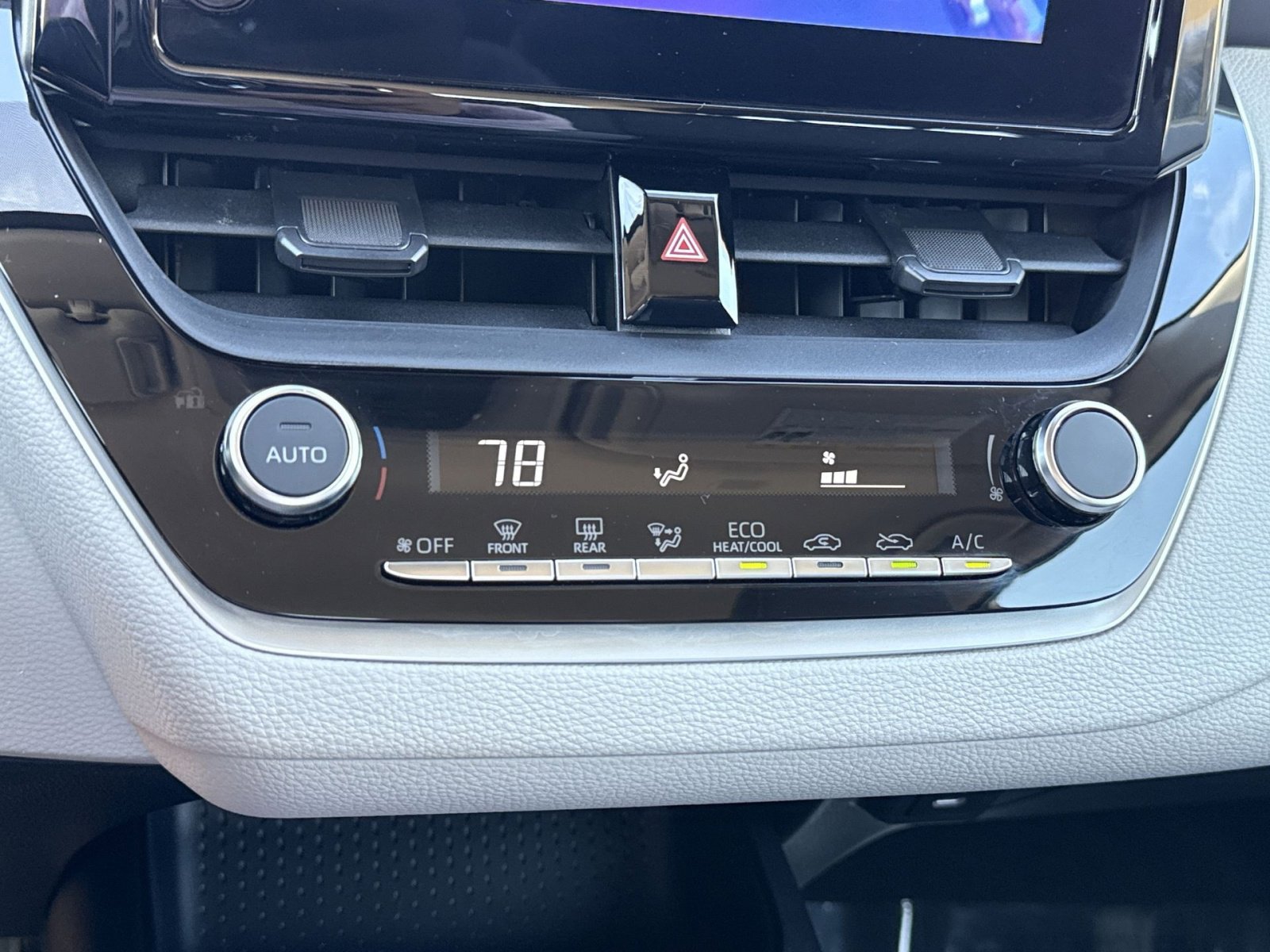 Used 2025 Toyota Corolla LE image 20