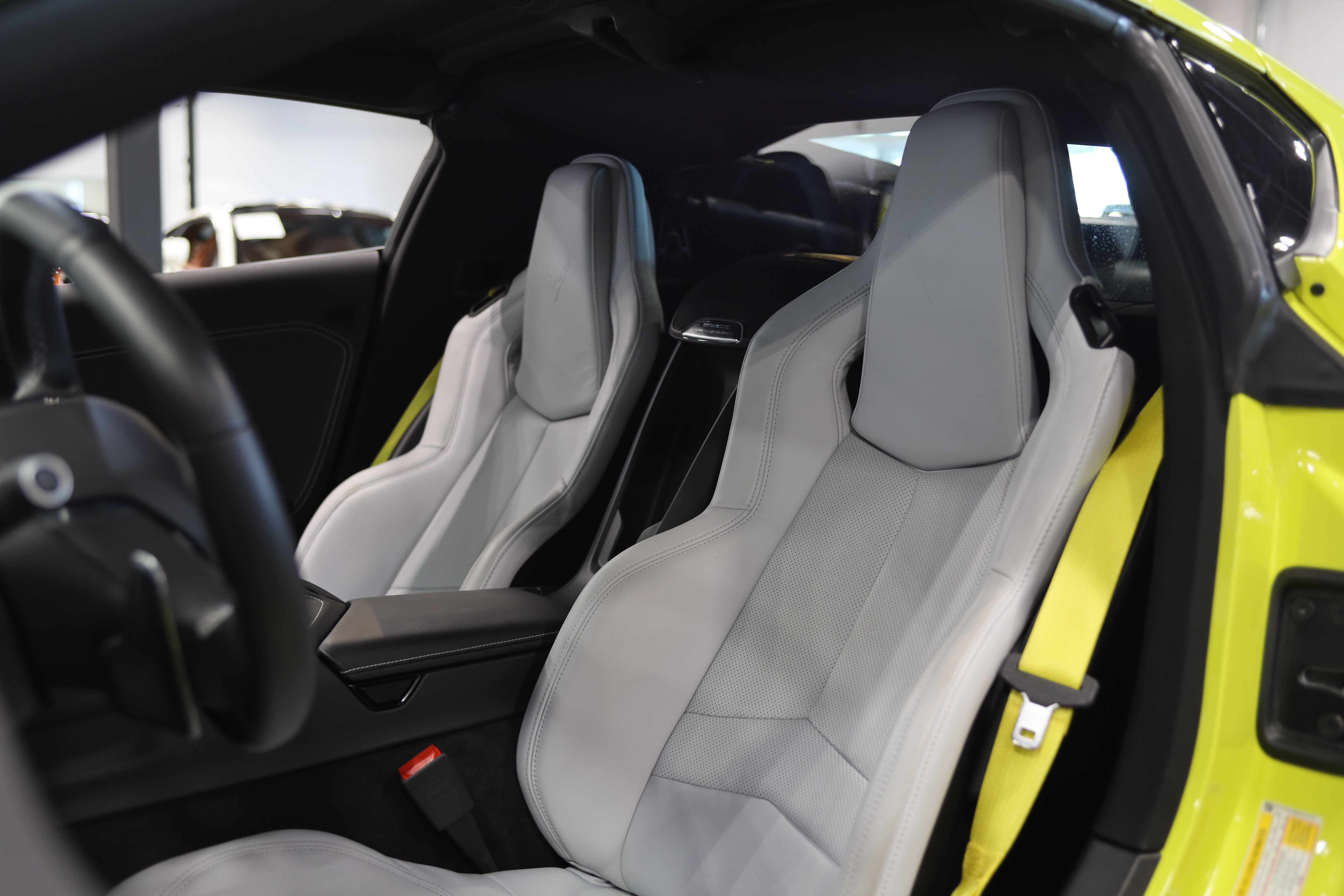 Used 2022 Chevrolet Corvette Stingray Coupe w/ Z51 Performance Package RWD image 18