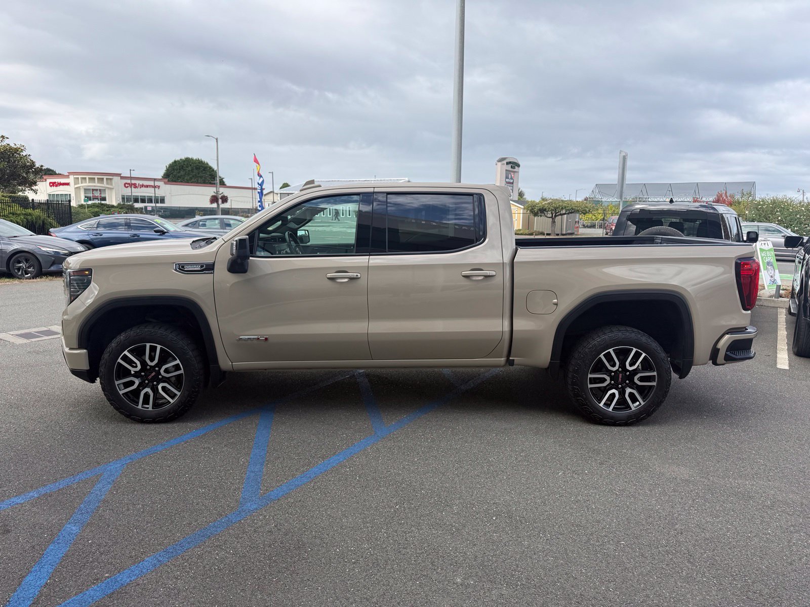 Used 2023 GMC Sierra 1500 AT4 w/ Technology Package AWD/4WD image 5