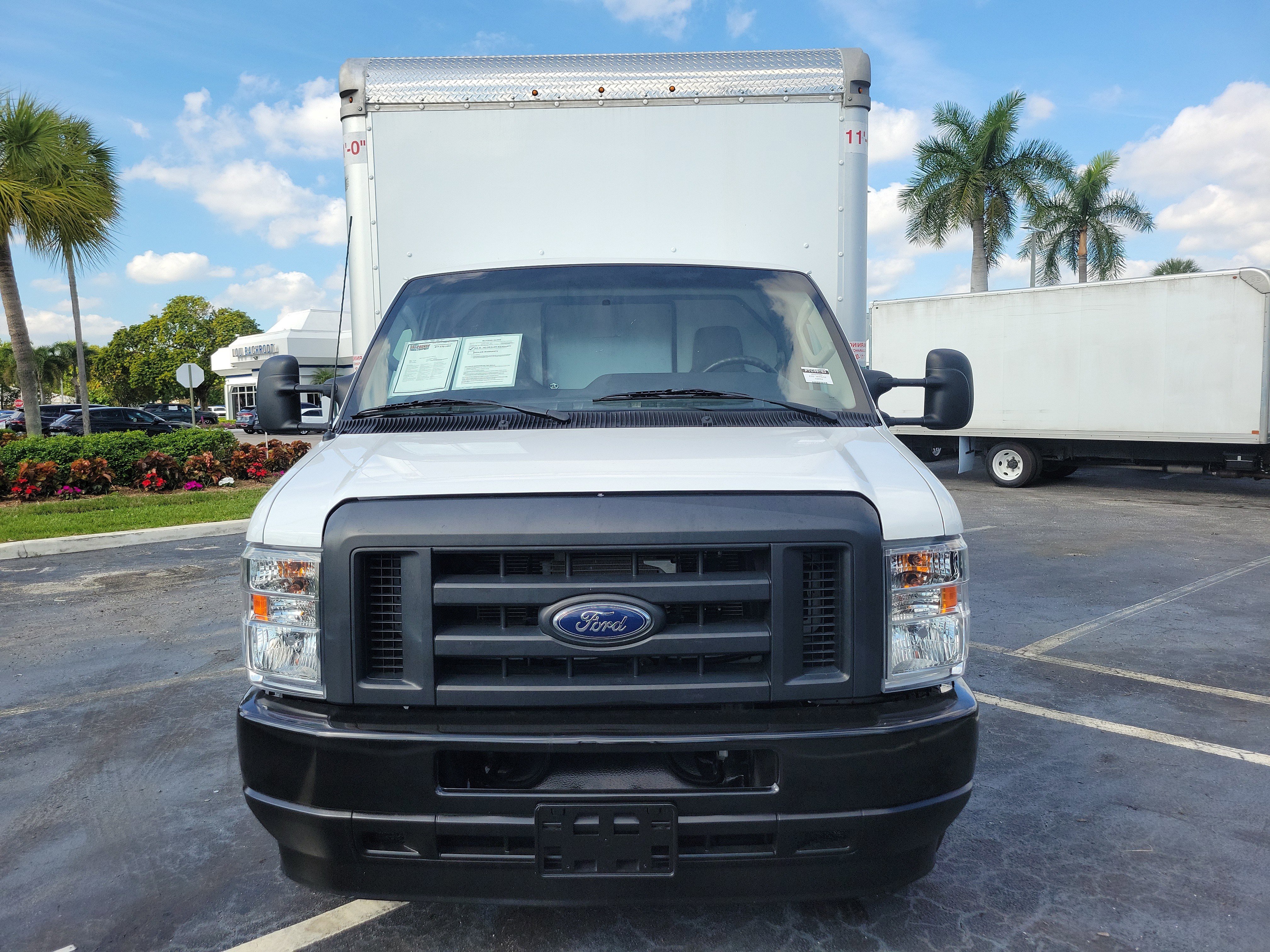 Used 2022 Ford E-350 and Econoline 350 Super Duty image 2
