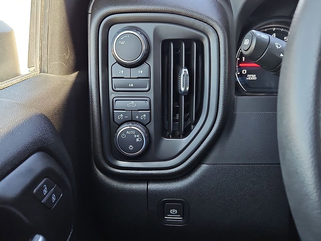 Used 2024 Chevrolet Silverado 2500 Custom w/ Custom Convenience Package AWD/4WD image 25