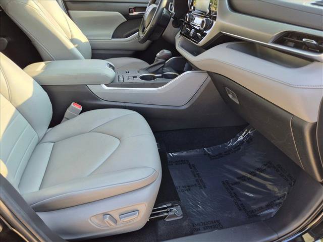 Used 2022 Toyota Highlander XLE FWD image 20