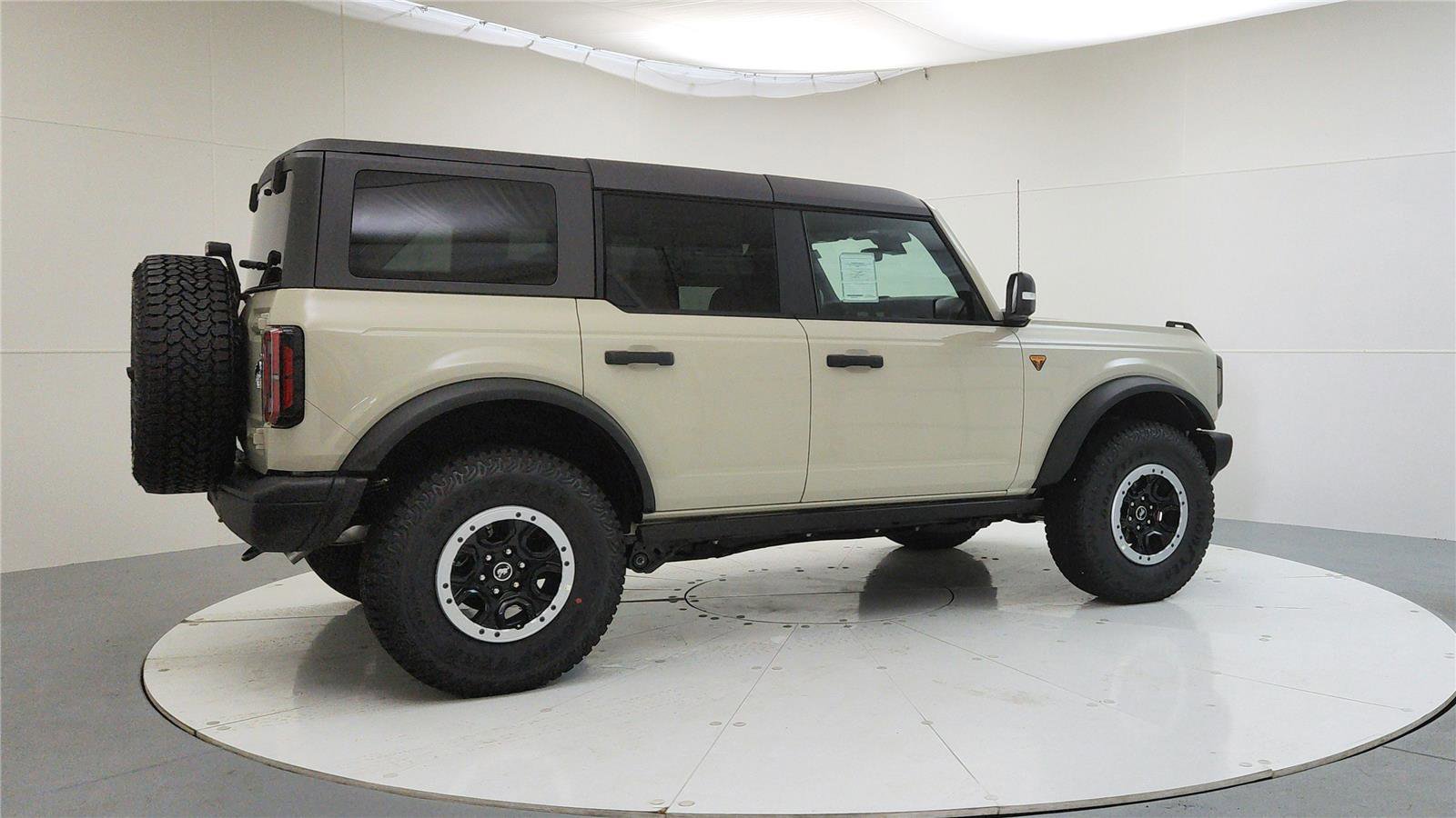 New 2025 Ford Bronco Badlands image 8