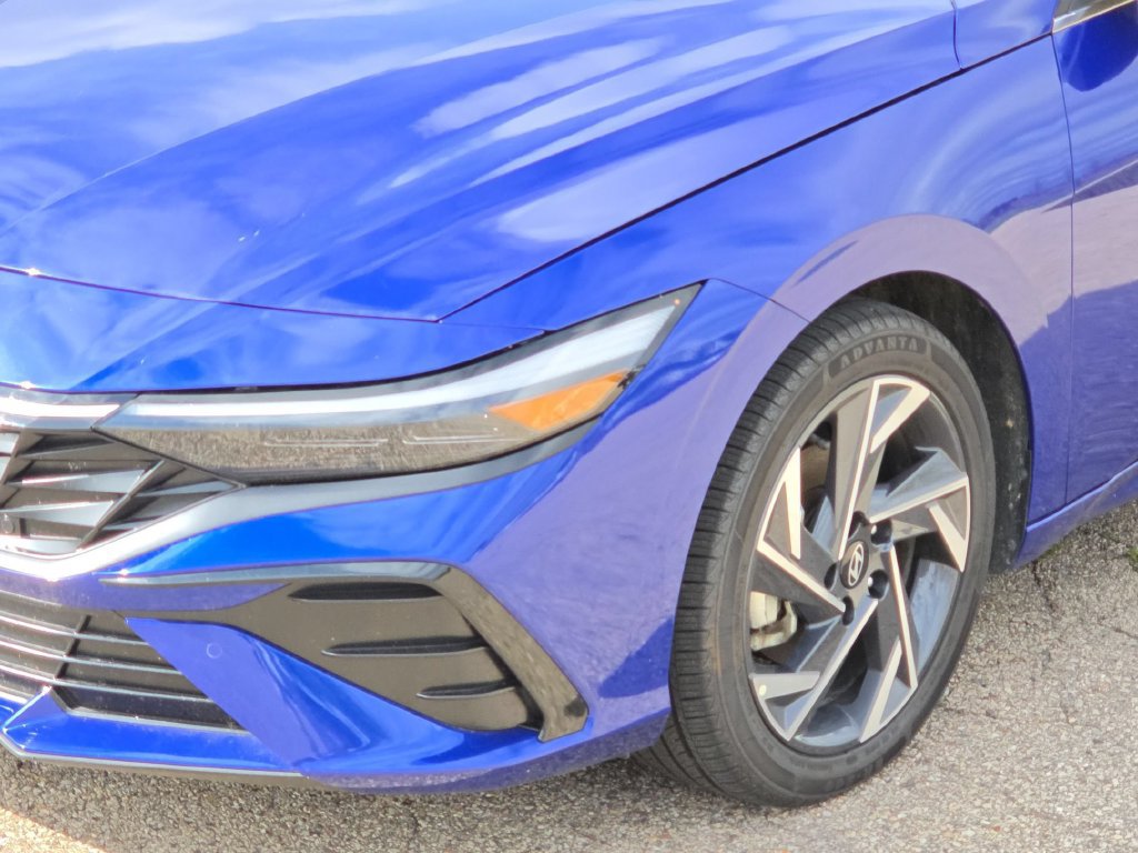 Used 2024 Hyundai Elantra Limited FWD image 9
