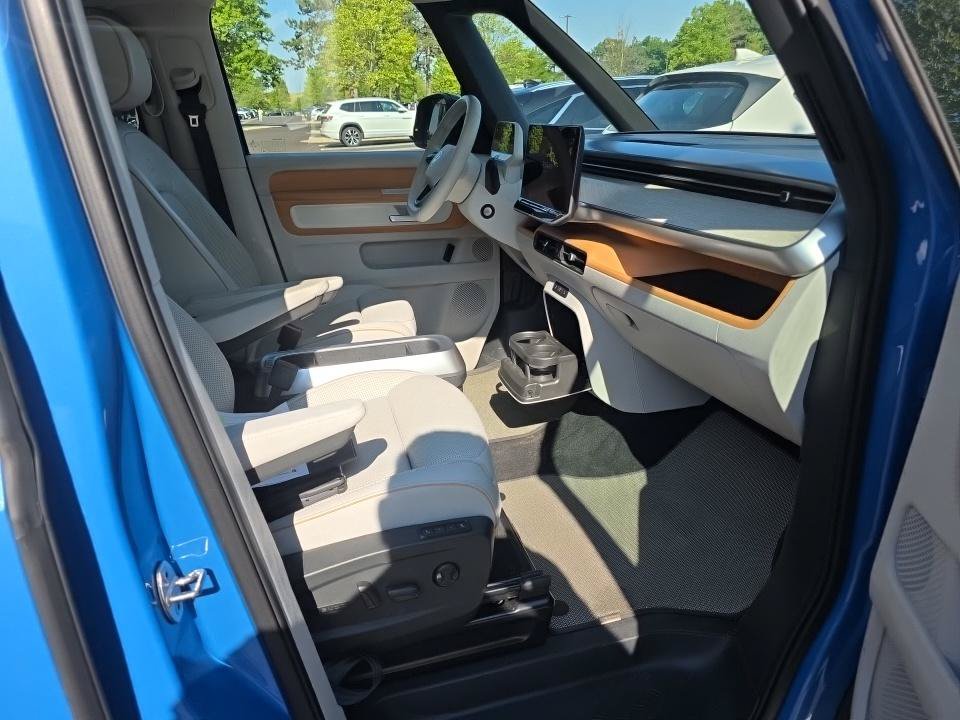 Used 2025 Volkswagen ID. Buzz 1st Edition RWD image 36