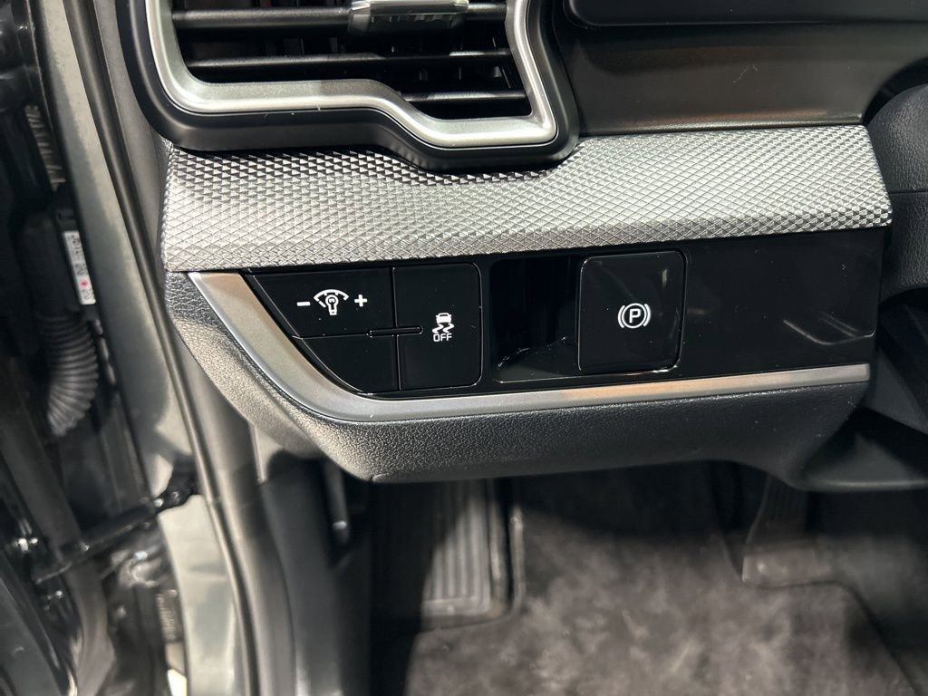 Used 2024 Kia Sportage LX image 15