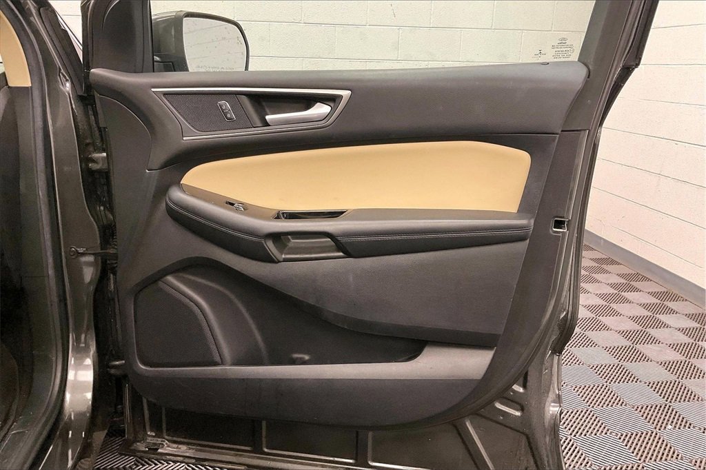 Used 2019 Ford Edge SEL w/ Equipment Group 201A image 21