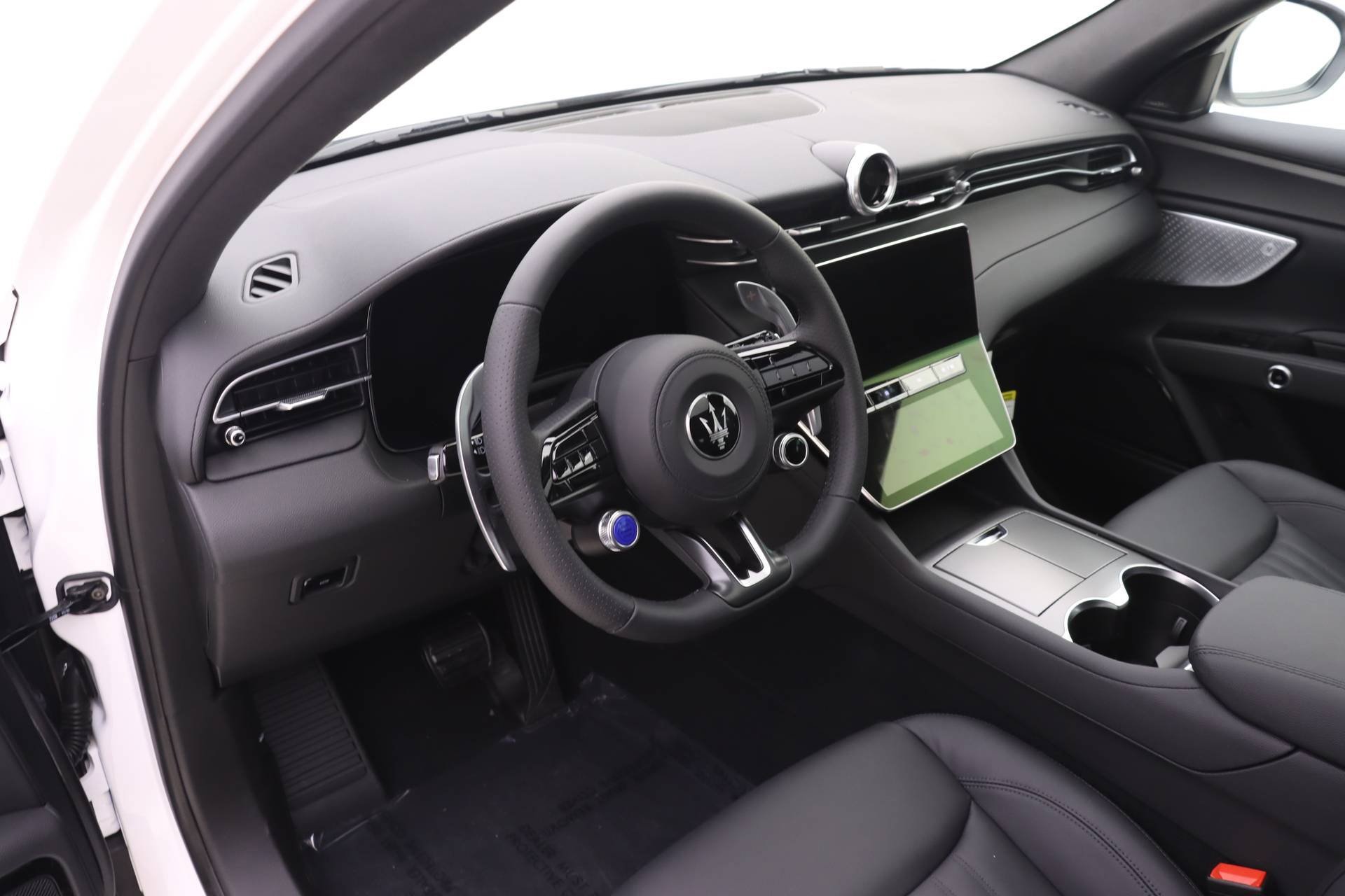 New 2024 Maserati Grecale GT image 6