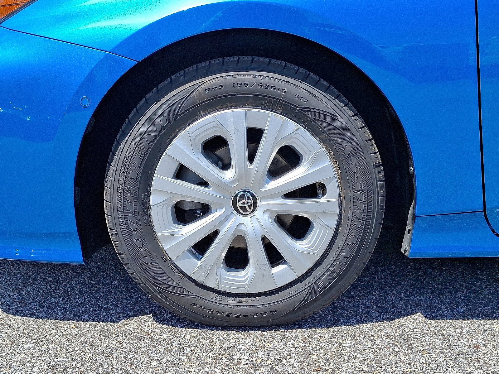 Used 2019 Toyota Prius LE FWD image 9