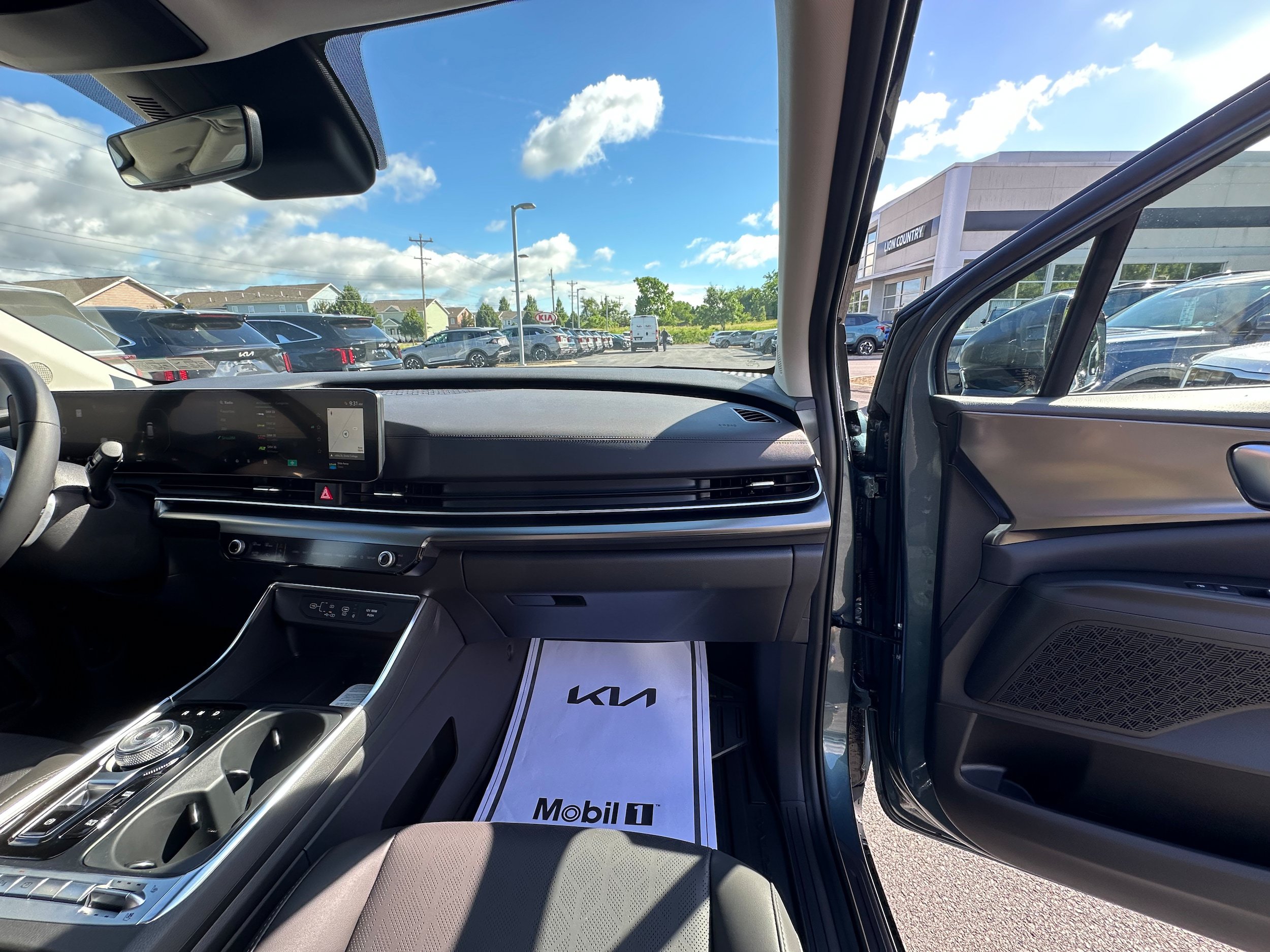 New 2026 Kia Carnival SX FWD image 25