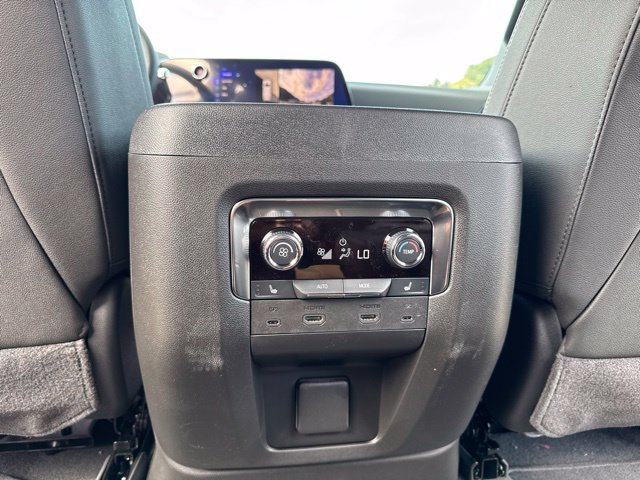 New 2026 Chevrolet Suburban Premier AWD/4WD image 27