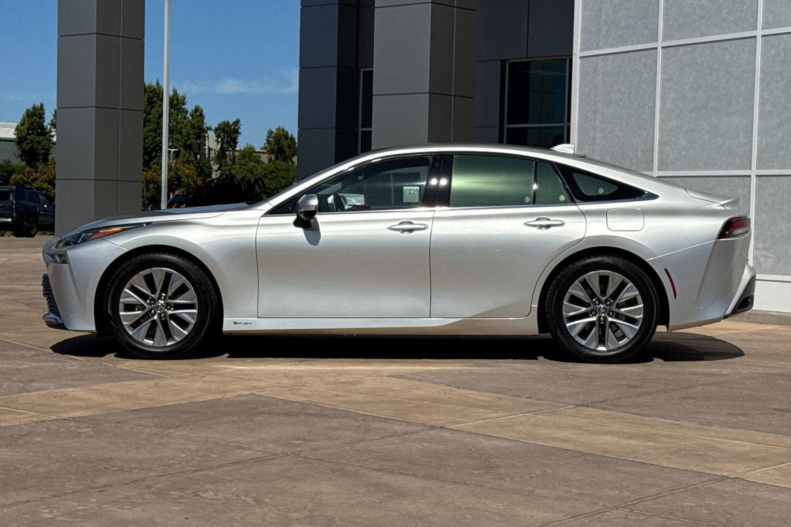 Certified 2025 Toyota Mirai XLE RWD image 8