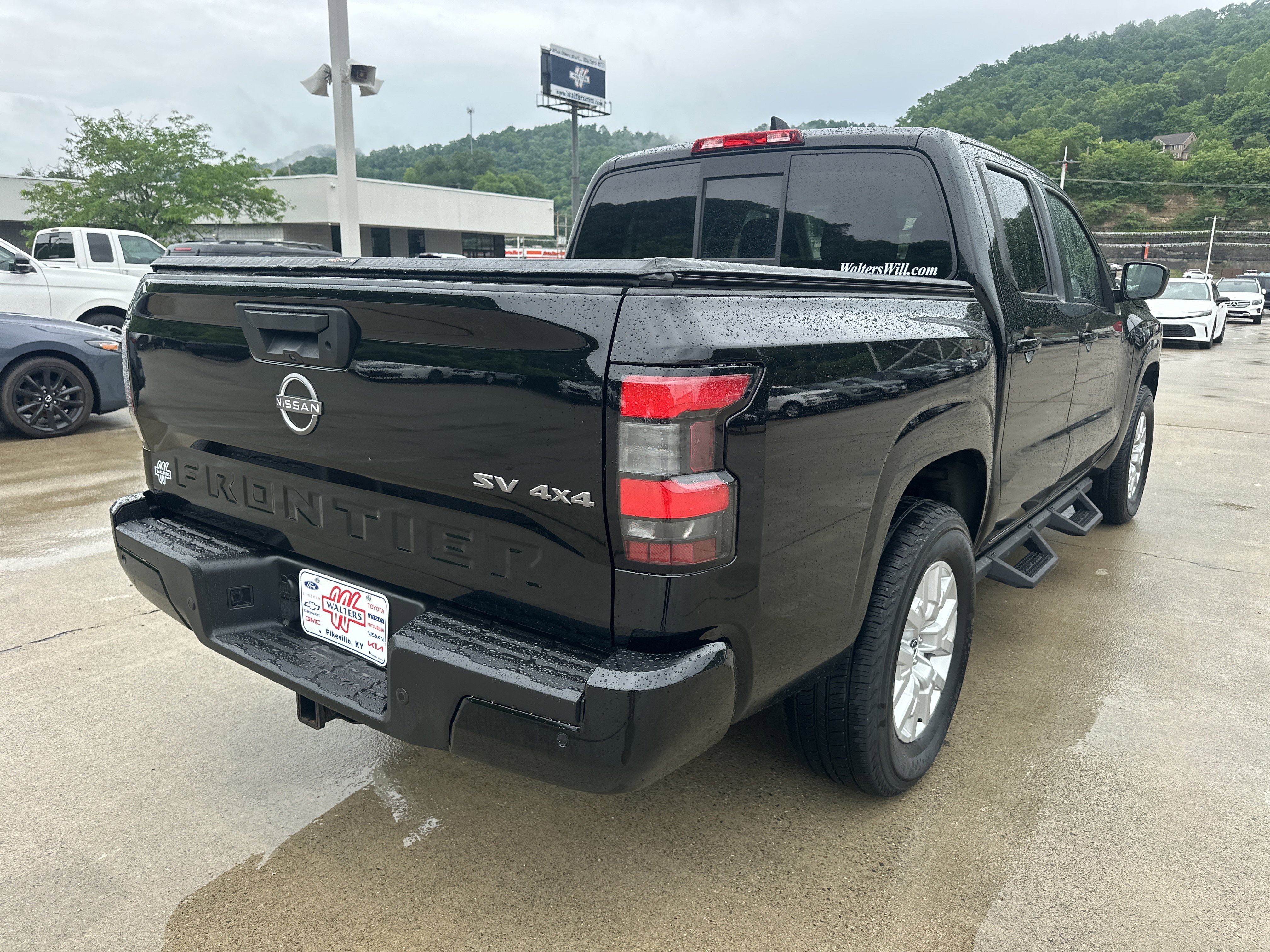 Used 2022 Nissan Frontier SV AWD/4WD image 3