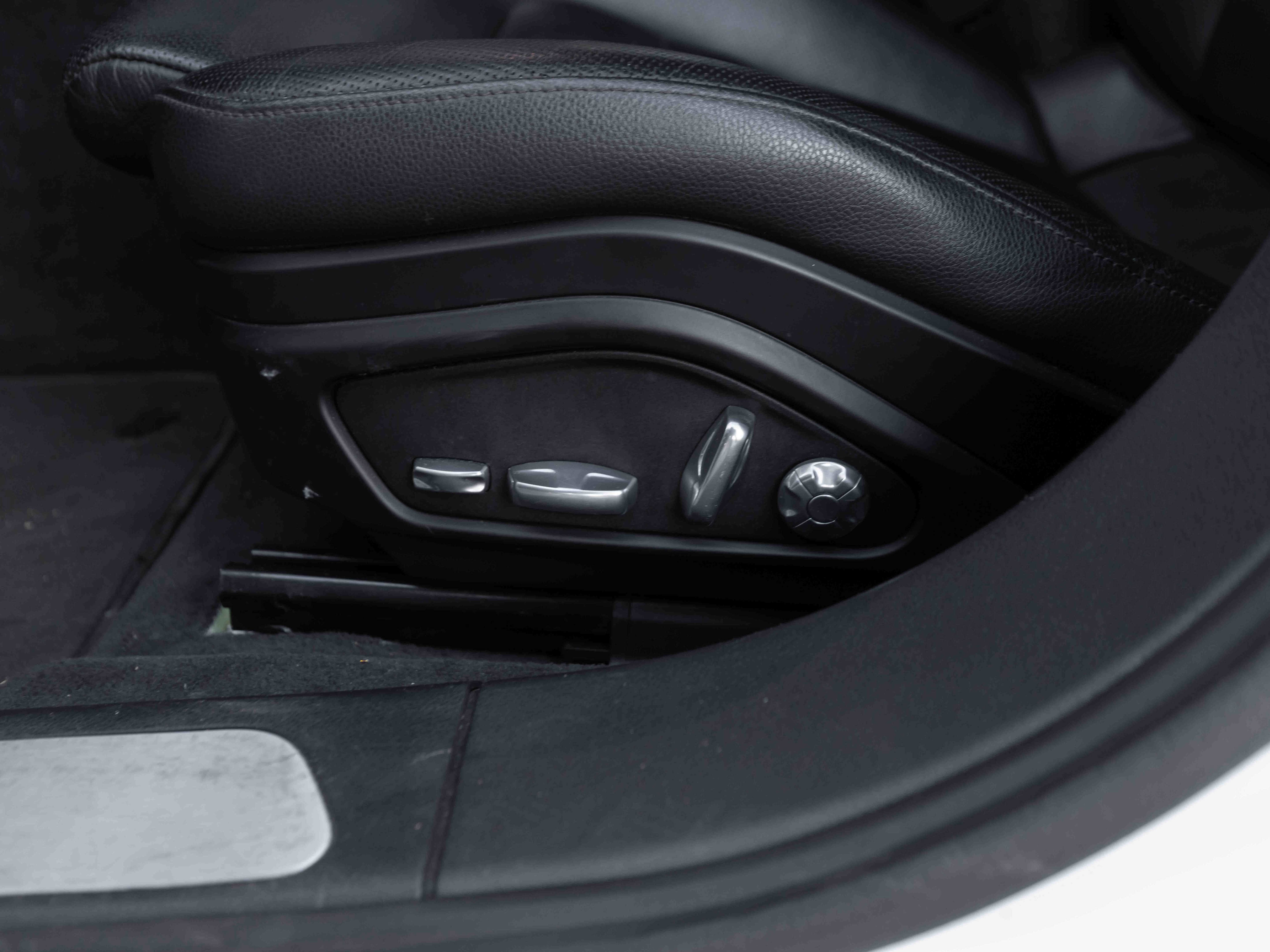 Used 2017 Porsche Panamera image 63